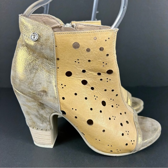 Gold Button Chic Perforated Heeled Boots Size 38 - Picture 5 of 9